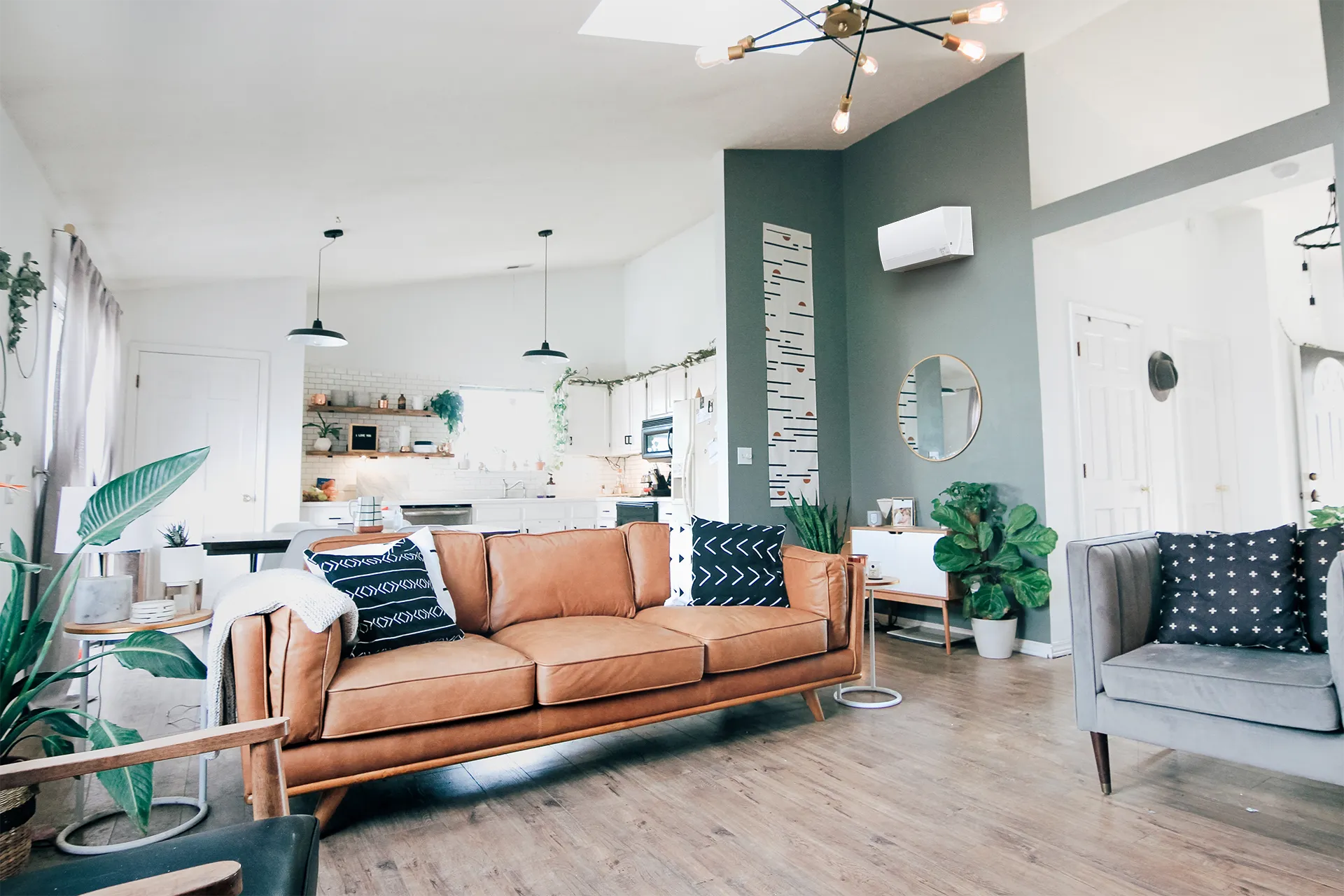 Deluxe wall-mounted indoor unit installed