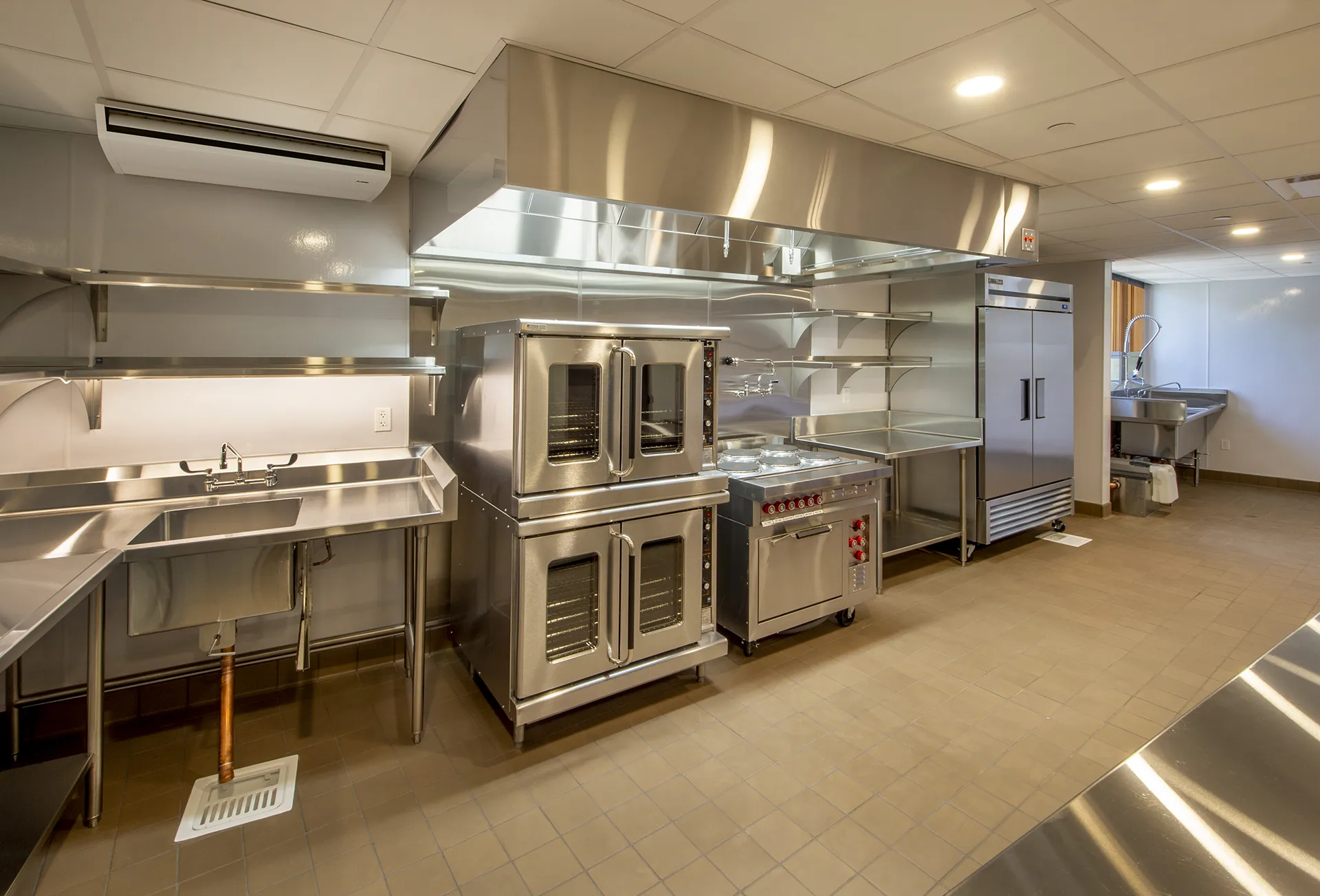 Ceiling-suspended indoor unit PCA-PCFY installed